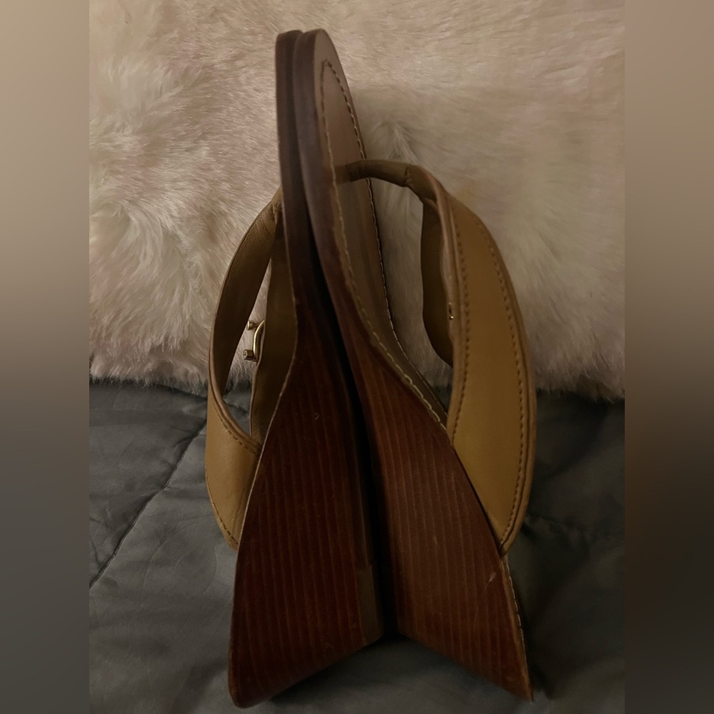 Tory Burch Tan Sandals with Gold Hardware - Picture 2 of 3